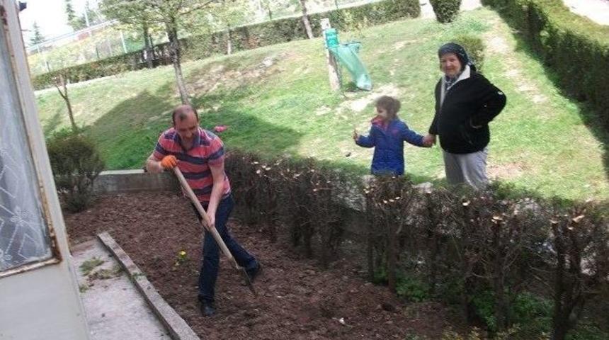 Bah&ccedil;eler İmece Usul&uuml; İle G&uuml;zelleşiyor