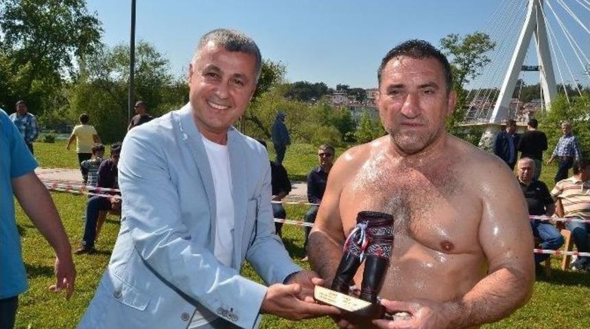 Başpehlivan Taş&ccedil;ı&rsquo;dan G&uuml;reş Dersi