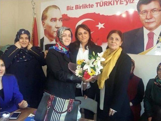 Ak Partili Kadınlardan Kaynaşma Ve Dayanışma Toplantısı