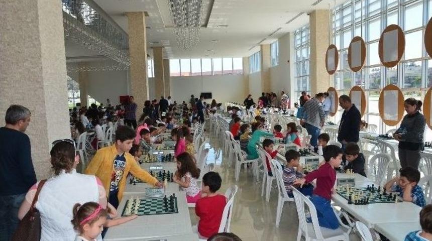 Manavgat&rsquo;ta 23 Nisan Satran&ccedil; Şenliği