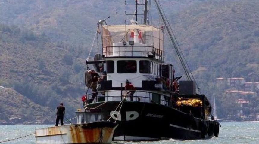 Karaya Oturan Balık&ccedil;ı Teknesi 2 G&uuml;n Sonra Kurtarıldı