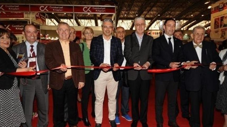 Akpınarlar&rsquo;ın Kitap Tutkusu