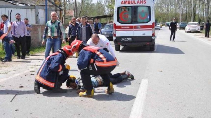 Otomobil Bah&ccedil;e Duvara &Ccedil;arpıp Ikiye B&ouml;l&uuml;nd&uuml;: 1 &Ouml;l&uuml;, 2 Yaralı