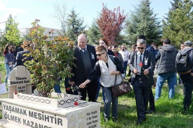 Zirve Yayınevi’nde Öldürülen Geske Mezarı Başında Anıldı