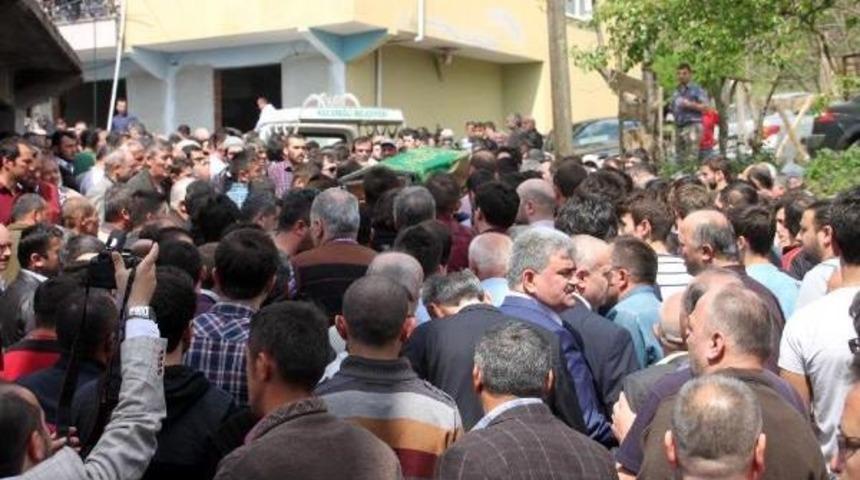 Trafik Kazası Kurbanı &Uuml;niversiteli Zonguldak'ta Toprağa Verildi