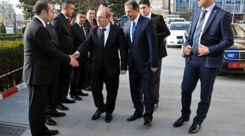 İ&ccedil;işleri Bakanı &Ouml;zt&uuml;rk Van'da