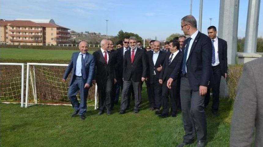 Bakan Yıldız&rsquo;dan Kayserispor&rsquo;a Moral Ziyareti