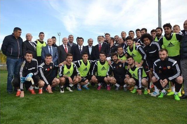 Bakan Yıldız&rsquo;dan Kayserispor&rsquo;a Moral Ziyareti 1