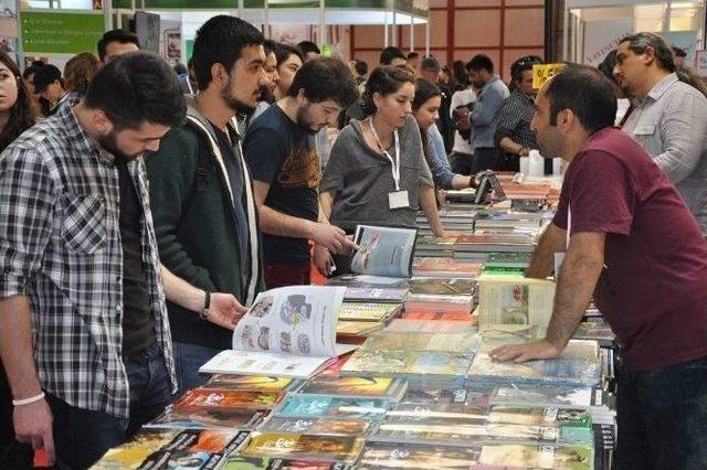 İzmir Kitap Fuarı 20. Kez Kapılarını A&ccedil;tı 2