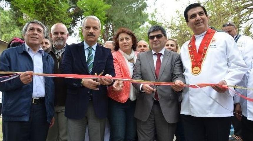 Kuşadası&rsquo;nda Yemek Sergisi