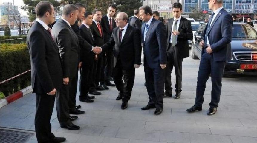 İ&ccedil;işleri Bakanı &Ouml;zt&uuml;rk Van&rdquo;da