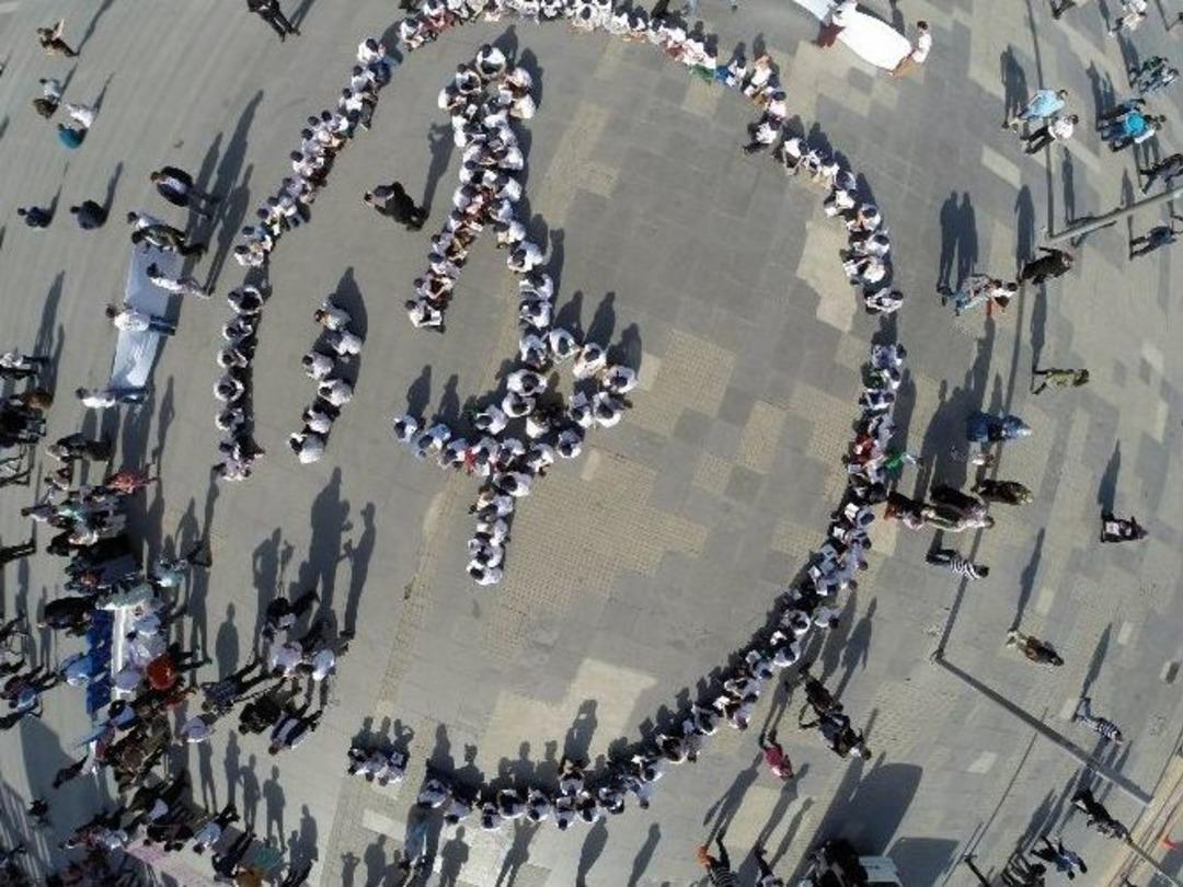 400 &Ouml;ğrenci Kitap Okuyarak Hz. Muhammed&rsquo;in İsmini Yazdı