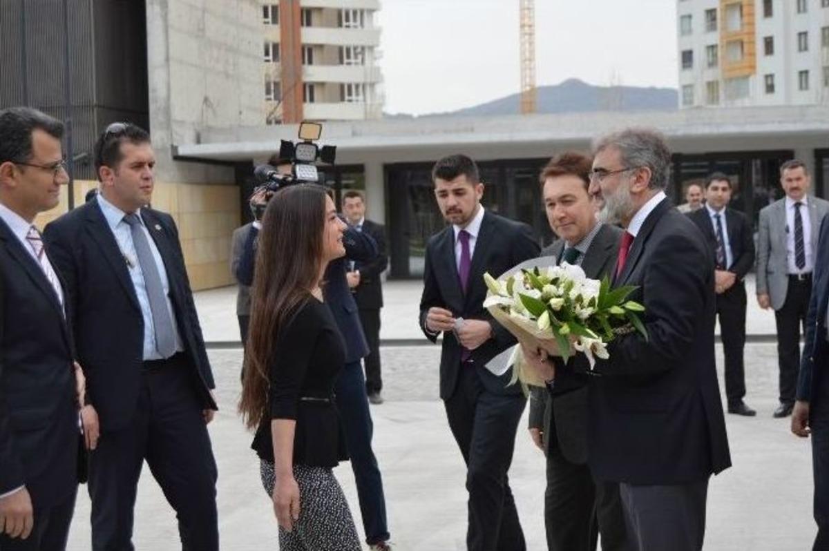 Enerji Bakanı Yıldız Ag&uuml;&rsquo;y&uuml; Ziyaret Etti