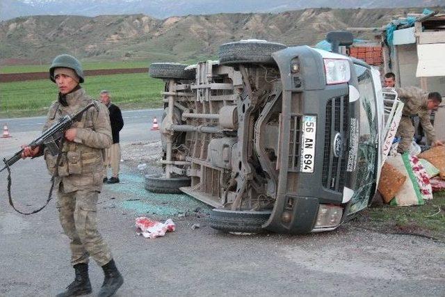 Elazığ’da Minibüs Devrildi: 22 Yaralı