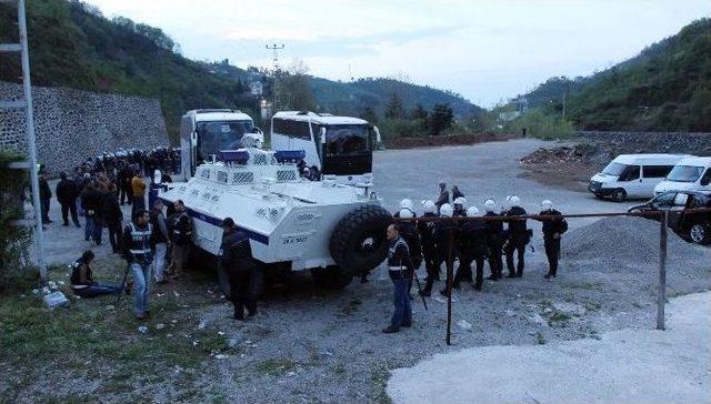 Üç Otobüsle Dhkp-c’li Şafak Yayla’nın Mezar Ziyaretine Polis İzin Vermedi 1