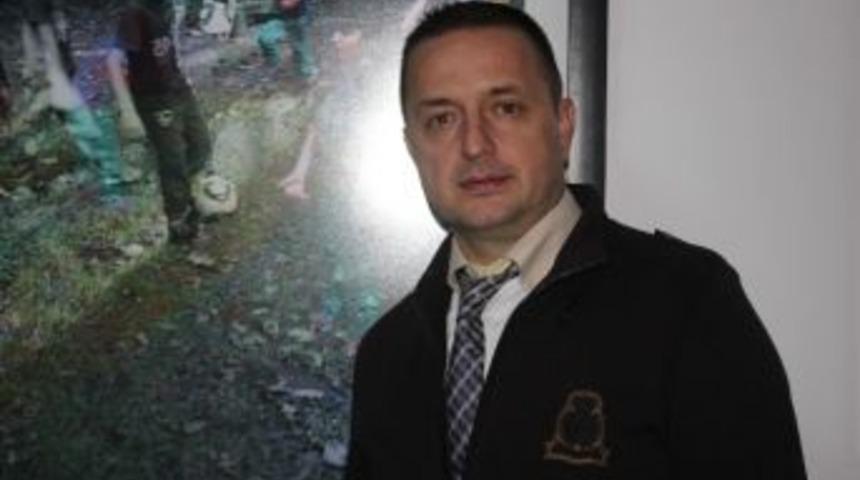 Oğlunun Fotoğraflarıyla Otizme Dikkat Çekiyor