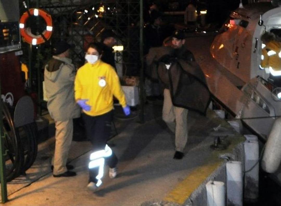 Kayalıklarda Mahsur Kalan &Uuml;&ccedil; Yaşındaki Sığınmacı Kurtarıldı