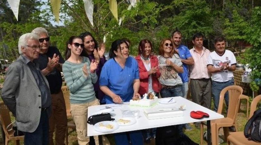 Haydos Başkanı Dağdelen, Yaş G&uuml;n&uuml;n&uuml; Barınakta Kutladı