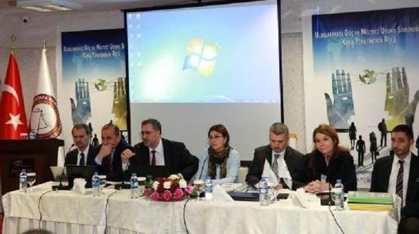 Hatay Valisi Topaca: T&uuml;rkiye'nin M&uuml;lteci Sorunu Var