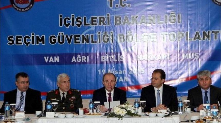 Bakan &Ouml;zt&uuml;rk Başkanlığında G&uuml;venlik Toplantısı