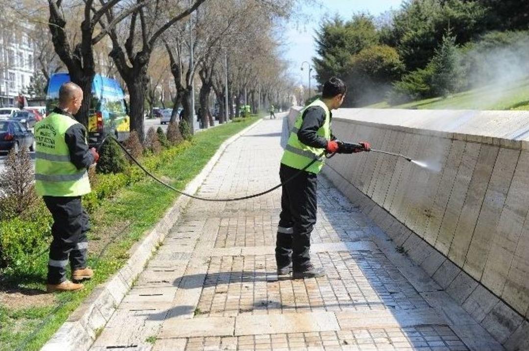 Anıtkabir &Ccedil;evresinde 23 Nisan &Ouml;ncesinde &Ouml;zel Temizlik