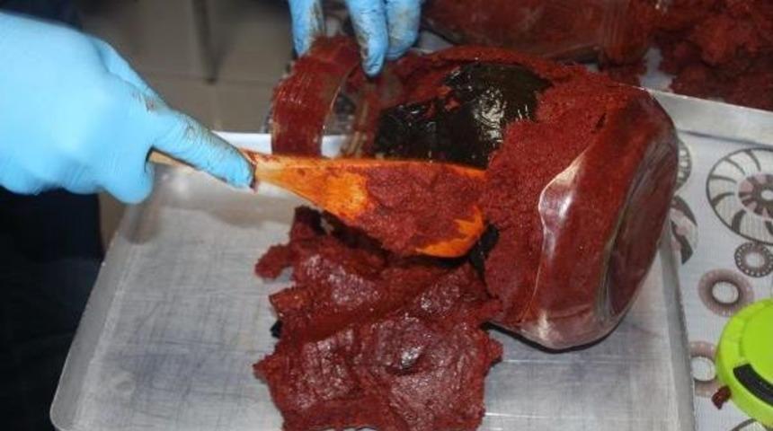 Hollanda'ya G&ouml;t&uuml;r&uuml;lmek Istenen Sal&ccedil;a Damacanalarındaki 2 Kilo Eroin Ele Ge&ccedil;irildi