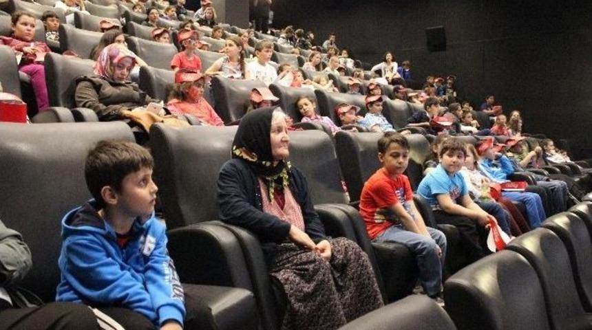 &Uuml;lker, Edirne&rsquo;de 23 Nisan &Ccedil;ocuk Bayramı&rsquo;nı Erken Kutladı