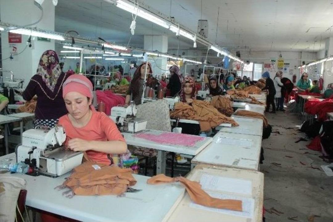 K&ouml;ye Kurulan Tekstil At&ouml;lyesinde 87 Bayan İş Sahibi Oldu