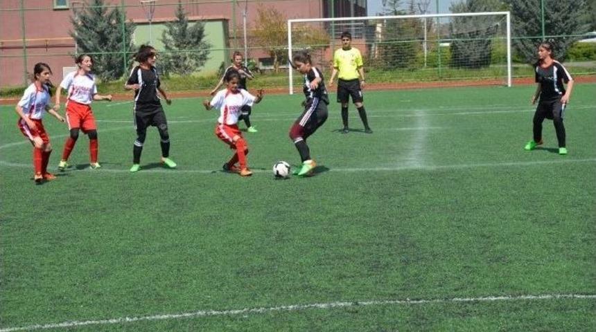 Futbol Grup Ma&ccedil;ları Devam Ediyor