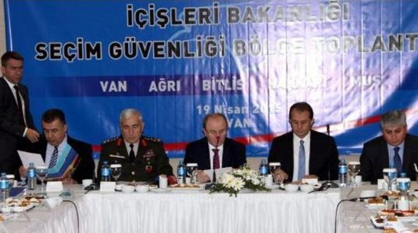 İ&ccedil;işleri Bakanı &Ouml;zt&uuml;rk, Van'da Se&ccedil;im G&uuml;venliği Toplantısına Katıldı
