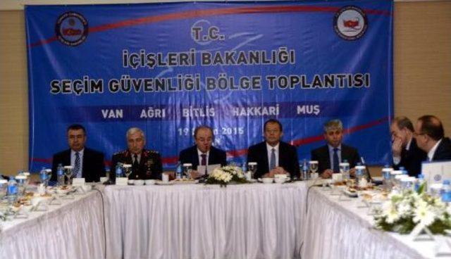 İçişleri Bakanı Öztürk, Van'da Seçim Güvenliği Toplantısına Katıldı