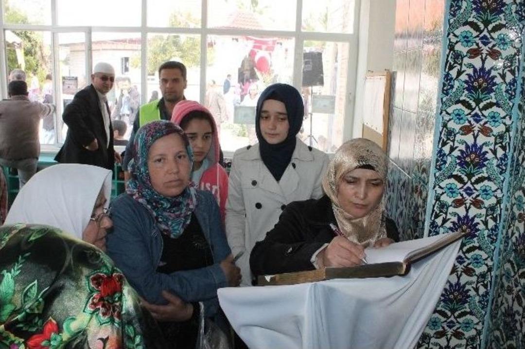 On Binler Onun Şefaati İ&ccedil;in Toplandı