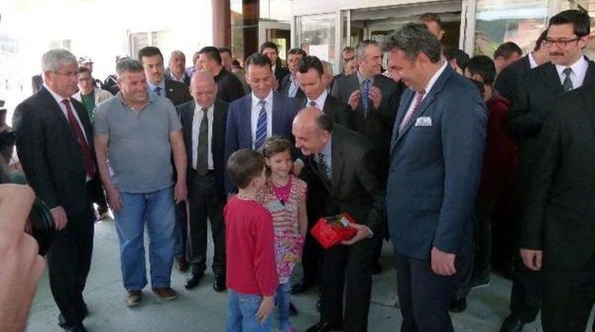 Startı Gecikmeli Veren Bakan M&uuml;ezzinoğlu&rsquo;Na Tepki (2)