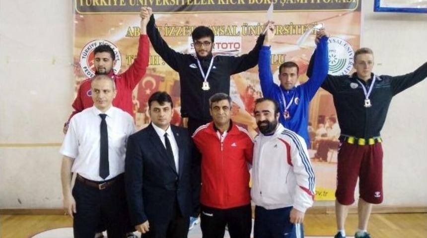 Adıyaman &Uuml;niversitesi &Ouml;ğrencisi, Kick Boks T&uuml;rkiye Birincisi Oldu