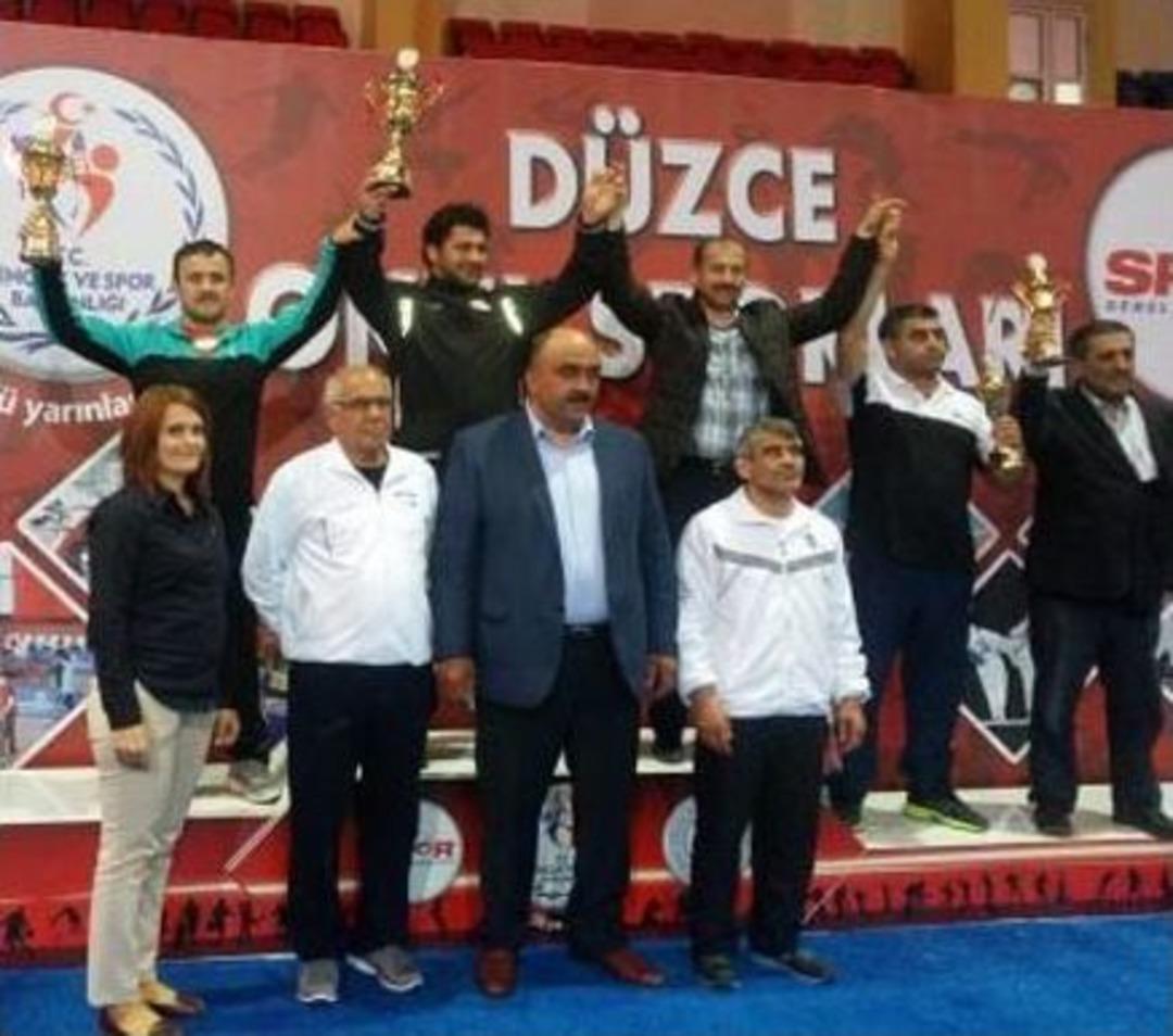 Okulları Adına G&uuml;reştiler Şampiyon Oldular