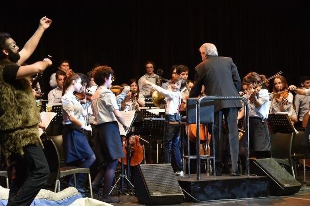 Doğuş &Ccedil;ocuk Senfoni Orkestrası&rsquo;nın Onuncu Yıl Konserine &Uuml;nl&uuml;ler &Ccedil;ocuklarıyla Katıldı