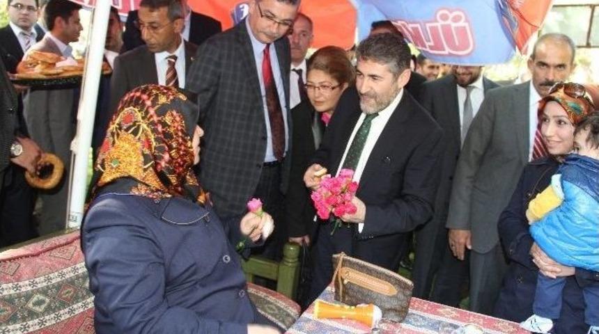 G&uuml;ven&ccedil; Ve Nebati&rsquo;den Kutlu Doğum Haftası&rsquo;nda Vatandaşlara Karanfil