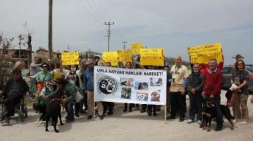 Urla&rsquo;da Hayvan Katliamı Protesto Edildi