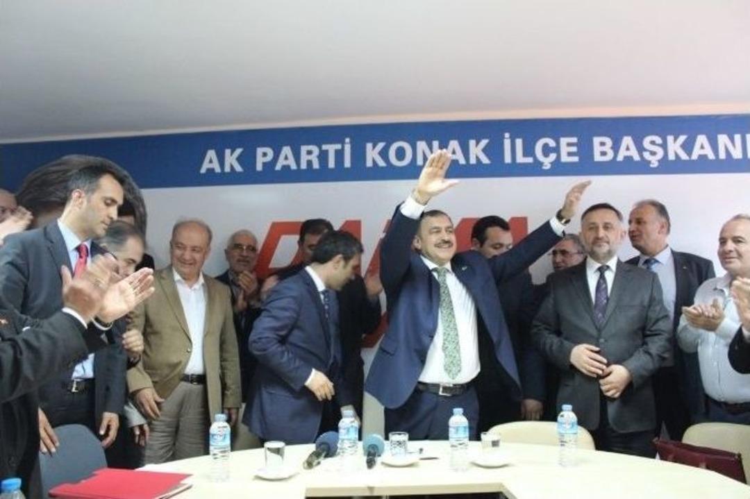 Bakan Eroğlu, S&uuml;nnet Olacak &Ccedil;ocukların Kıyafetleri İ&ccedil;in &Ouml;l&ccedil;&uuml;lerini Aldı