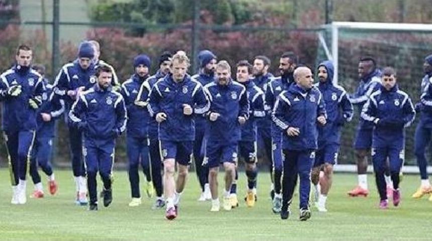 Fenerbah&ccedil;e Kampa Girdi