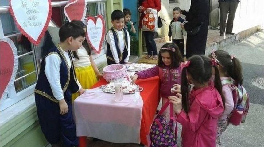 Minikler Kutlu Doğum Haftasını Arkadaşlarıyla Kutladı