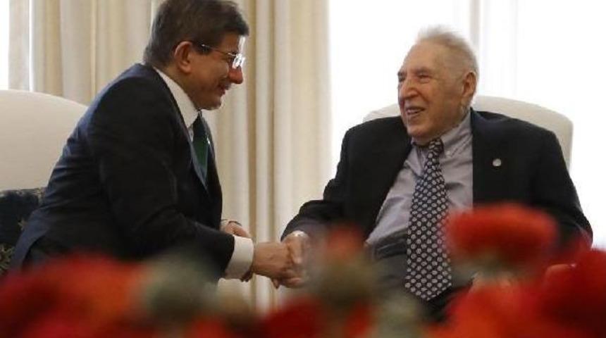 Davutoğlu, Prof. Şerif Mardin'i Ziyaret Etti