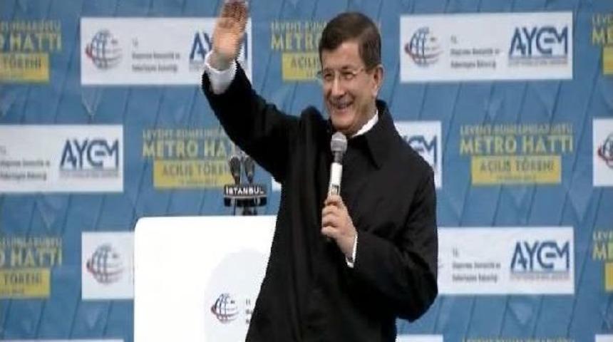 Davutoğlu, Levent-Hisar&uuml;st&uuml; Metro Hattı'nın Etiler Durağı A&ccedil;ılış T&ouml;reninde...