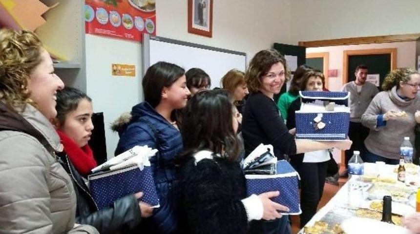 Yılmazk&ouml;yl&uuml; &Ouml;ğrenciler &lsquo;k&uuml;lt&uuml;r Kutusu&rsquo;yla T&uuml;rkiye&rsquo;yi Tanıttı