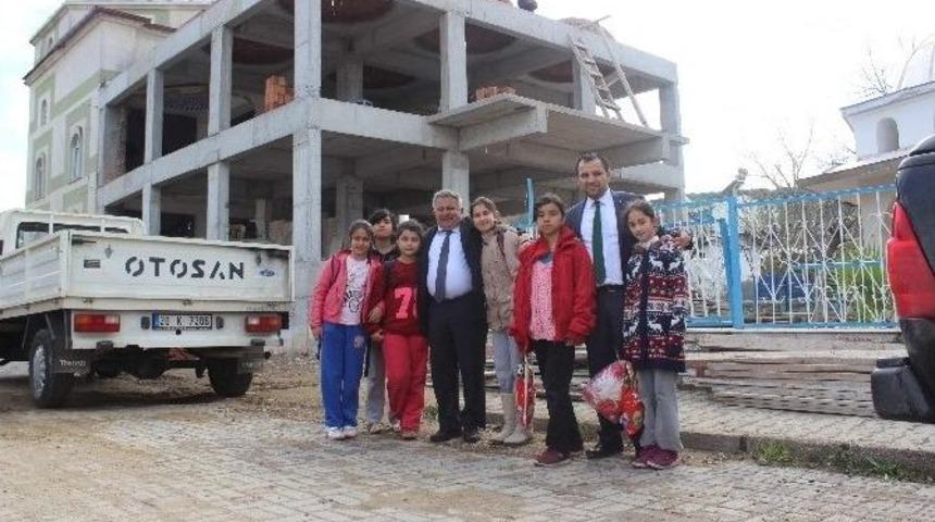 Yenipazar&rsquo;daki Camilerde &Ccedil;ocuklar İ&ccedil;in De Alanlar Oluşturuluyor