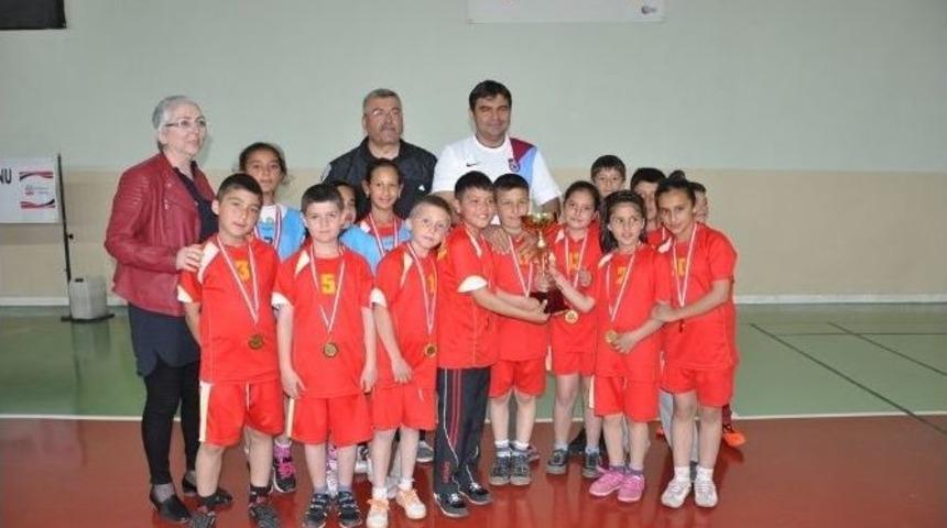 &Uuml;rg&uuml;p&rsquo;te Mendil Kapmaca Ve Seksek Turnuvası