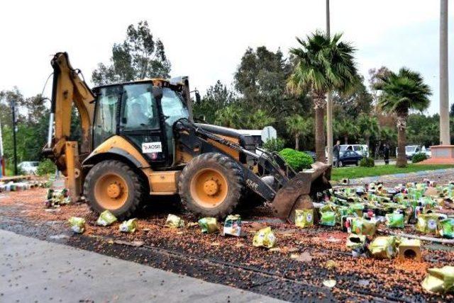 Lokomotif, Zeytin Yüklü Tır'a Çarptı: 1 Ölü