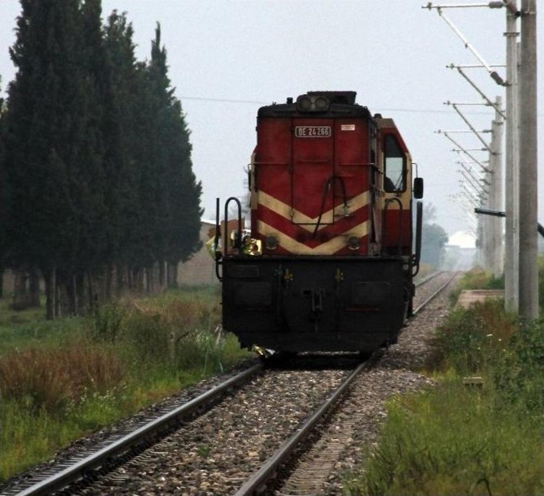 Tren Zeytin Y&uuml;kl&uuml; Tır&rsquo;a &Ccedil;arptı: 1 &Ouml;l&uuml;