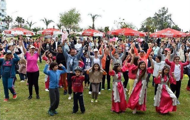 Muratpaşa’dan Uçurtma Ve Bisiklet Şenliği