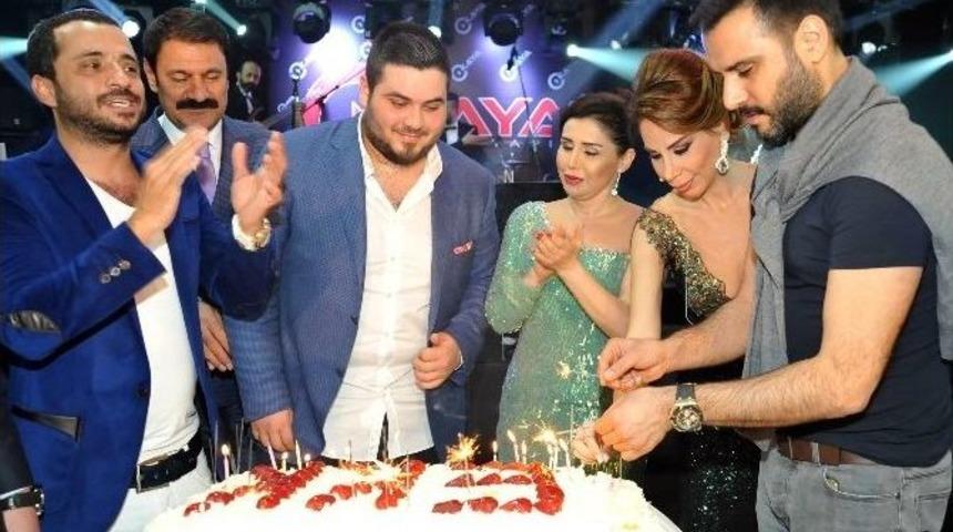 &Uuml;nl&uuml; İsimleri Bir Araya Getiren Doğum G&uuml;n&uuml;